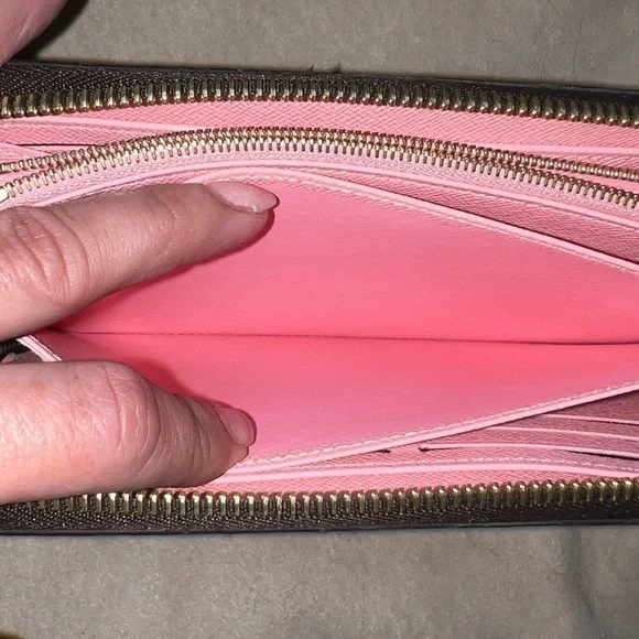 Limited Edition rare Zippy Monogram Vivienne 2020 Holiday Collection Long Wallet - Picture 7 of 14